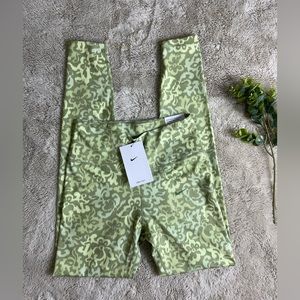 NWT Nike green floral print training leggings size xs